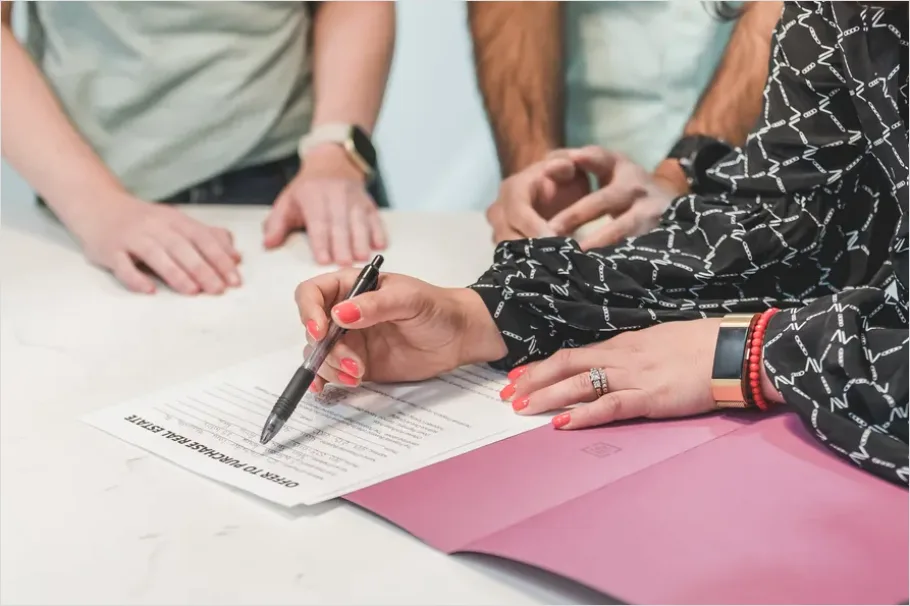 Detail Real Estate Closing Documents Table Photo Number 16