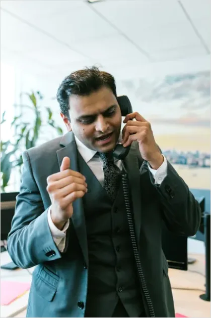 Detail Sales Team Calling Prospects Office Photo Number 9