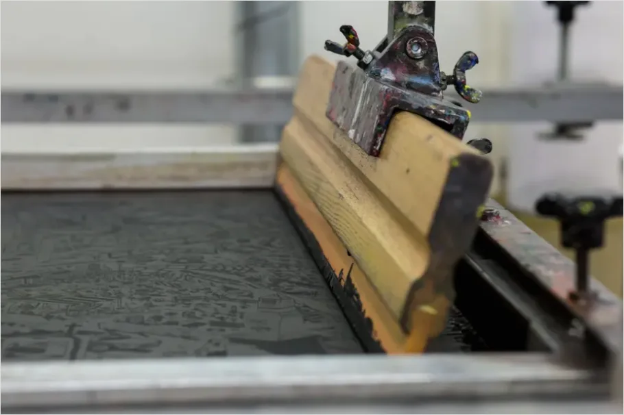 Screen Printing Squeegee On Fabric 081c