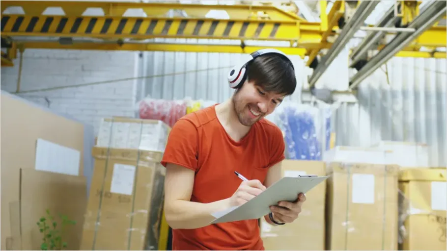 Detail Warehouse Manager With Clipboard Photo Number 13