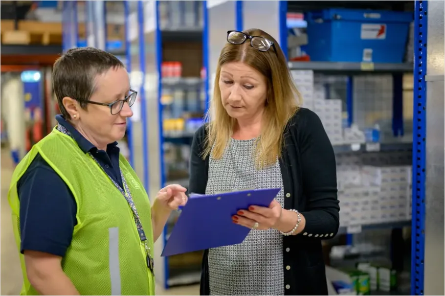 Detail Warehouse Manager With Clipboard Photo Number 6