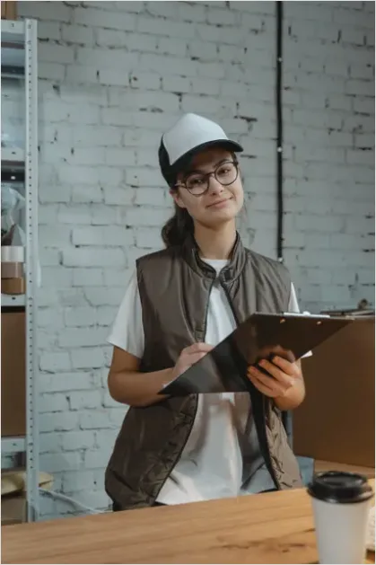 Detail Warehouse Manager With Clipboard Photo Number 7