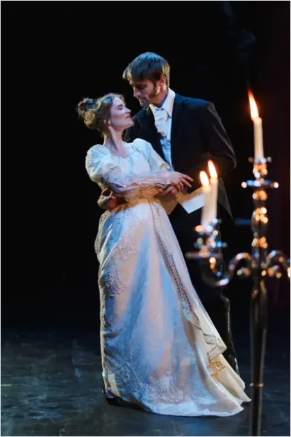 Detail Actors Performing On Stage Photo Number 15