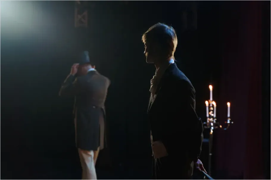 Detail Actors Performing On Stage Photo Number 4