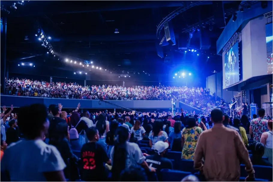 Detail Arena Concert Crowd Wide Shot Photo Number 14