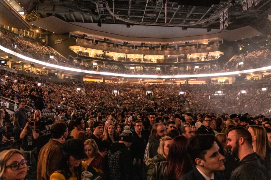 Detail Arena Concert Crowd Wide Shot Photo Number 4