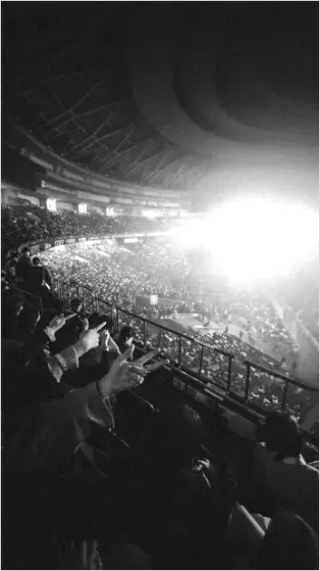 Detail Arena Concert Crowd Wide Shot Photo Number 9