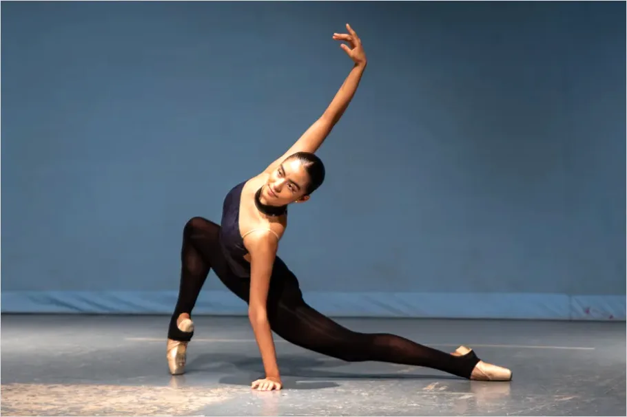 Detail Ballet Dancers On Stage Photo Number 7