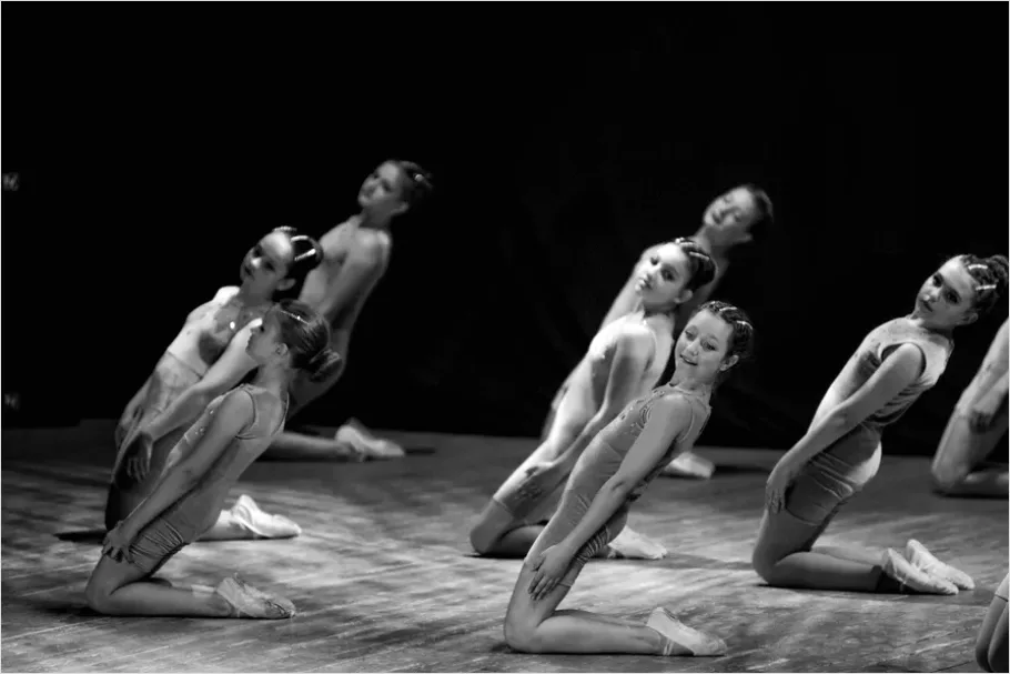Detail Ballet Dancers On Stage Photo Number 10