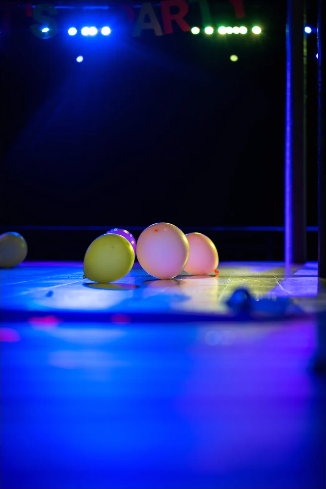 Detail Balloon Drop Stage Celebration Moment Number 12