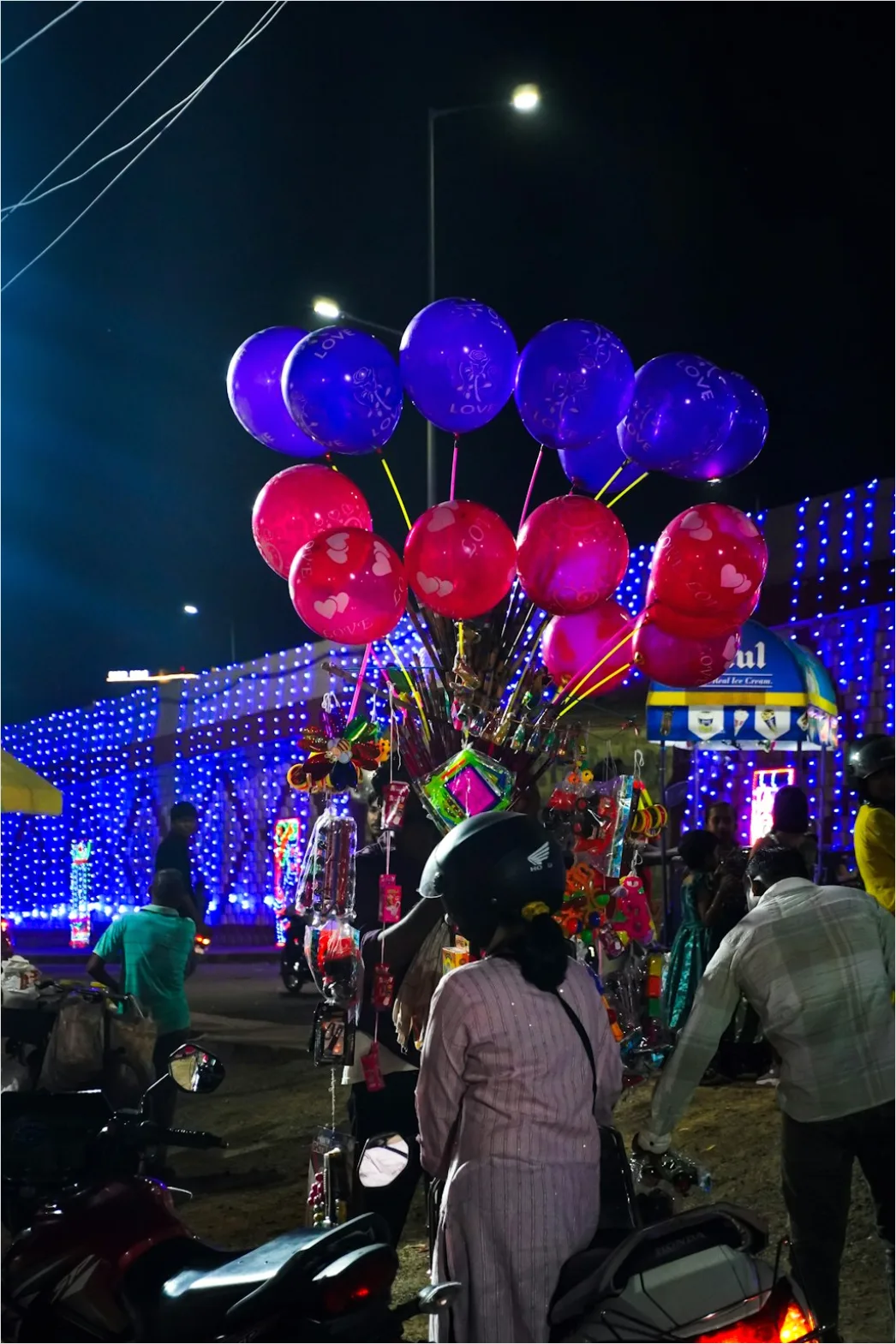 Detail Balloon Drop Stage Celebration Moment Number 13