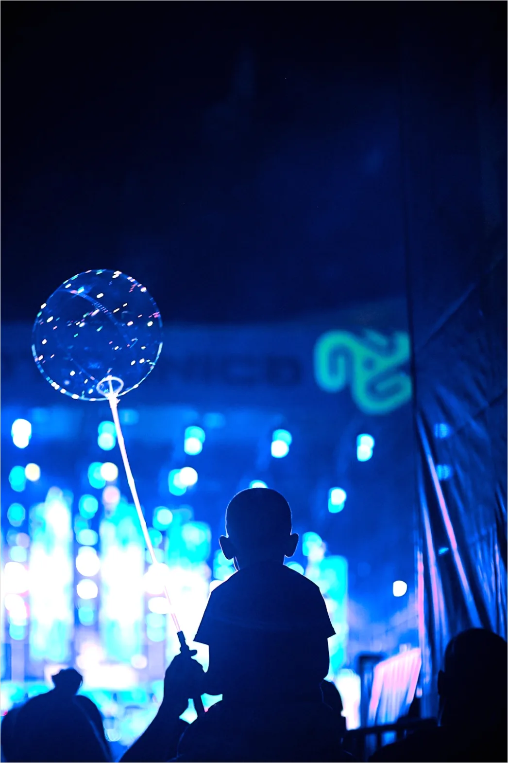 Detail Balloon Drop Stage Celebration Moment Number 15