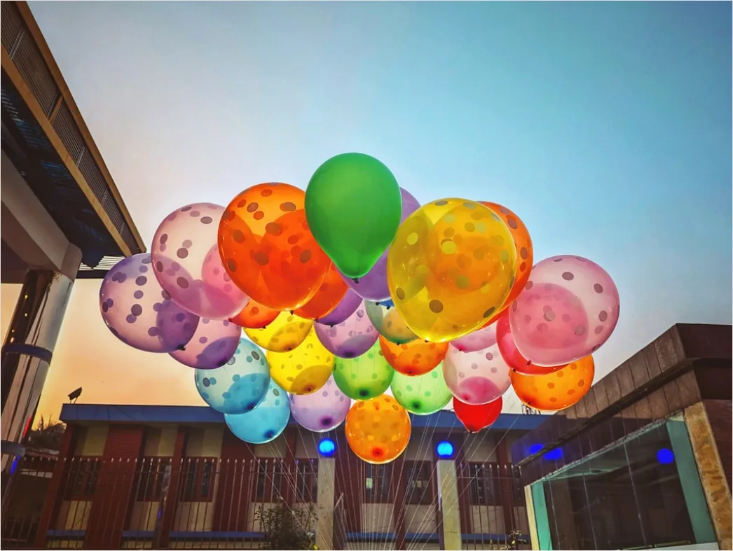 Detail Balloon Drop Stage Celebration Moment Number 3