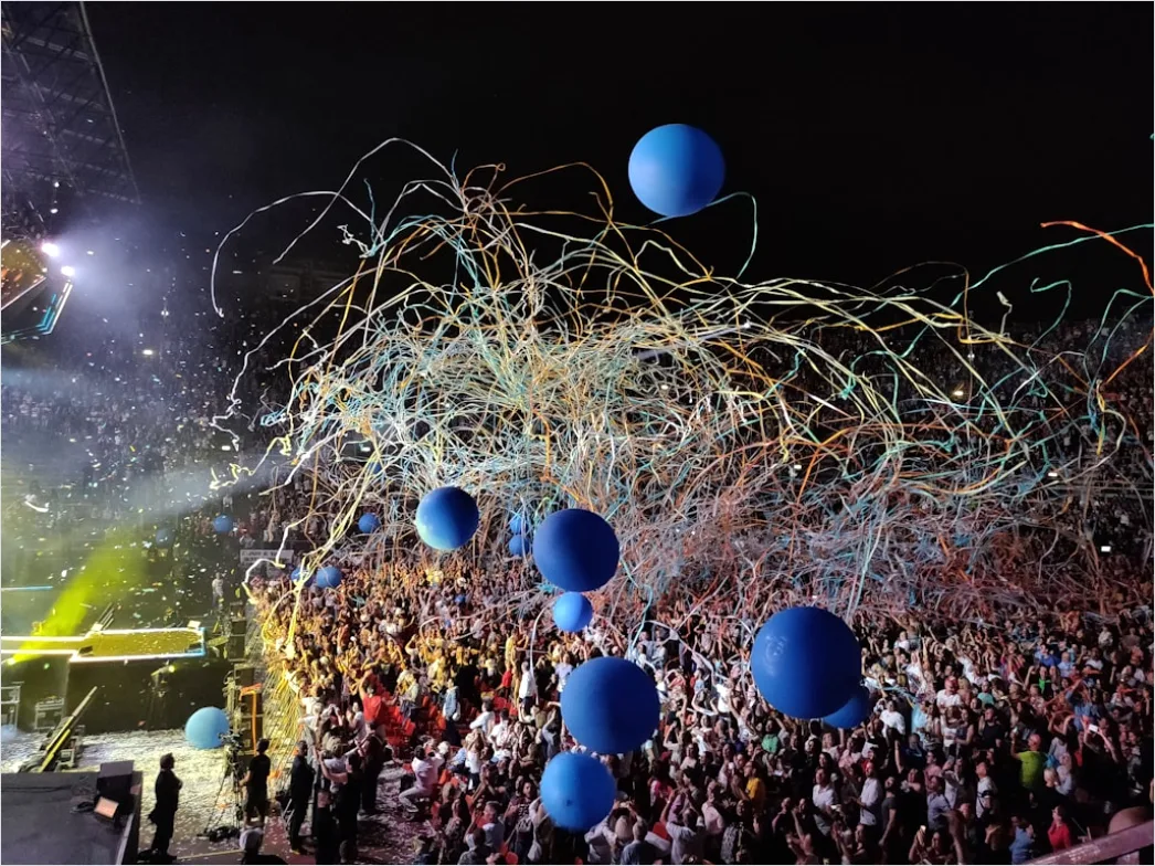 Detail Balloon Drop Stage Celebration Moment Number 6