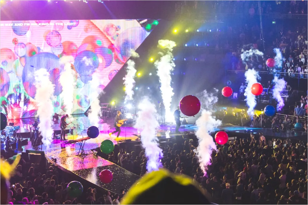 Detail Balloon Drop Stage Celebration Moment Number 7