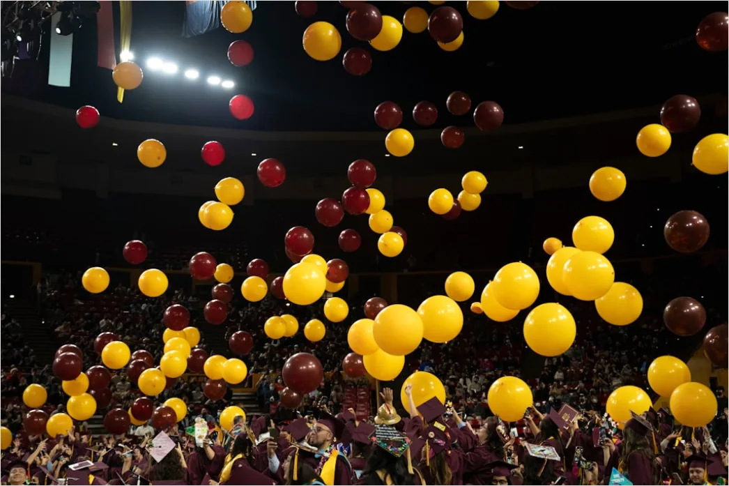 Detail Balloon Drop Stage Celebration Moment Number 8