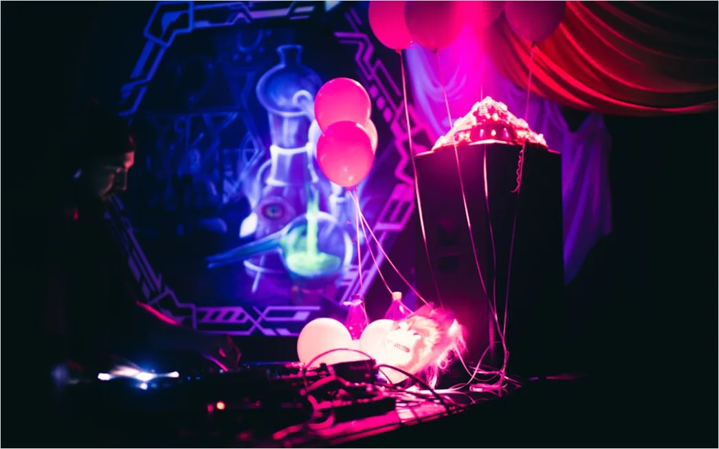 Detail Balloon Drop Stage Celebration Moment Number 9