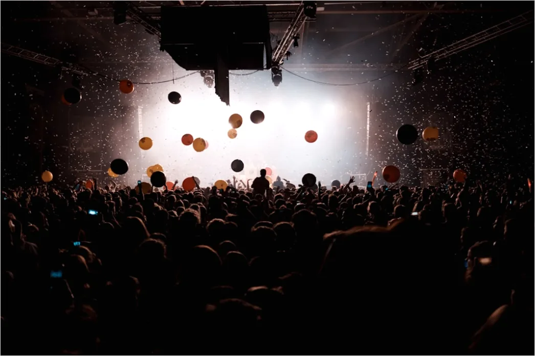 Detail Balloon Drop Stage Celebration Moment Number 10