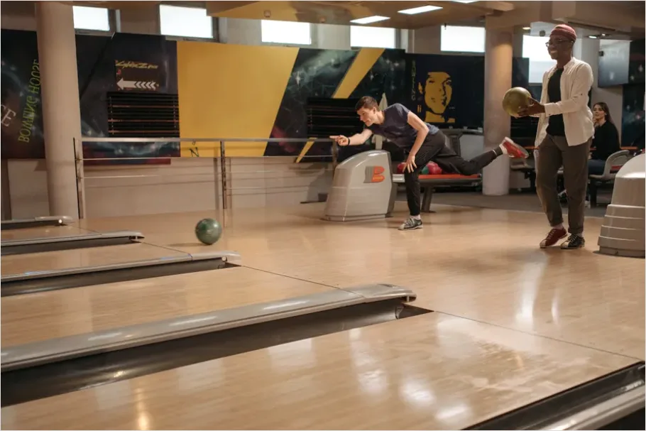Detail Bowling Alley Lane Action Photo Number 6