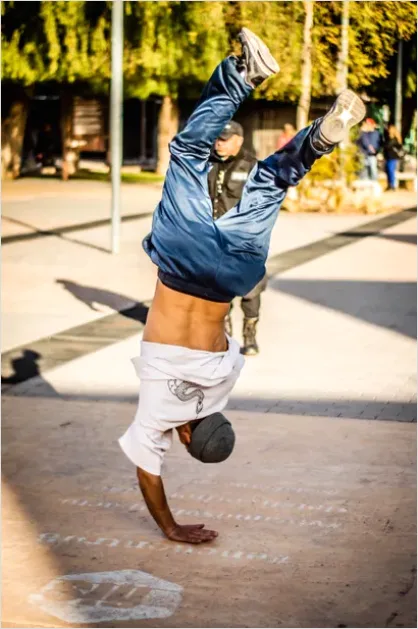 Detail Breakdancer Street Performance Photo Number 2