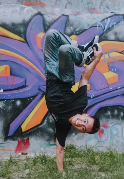 Detail Breakdancer Street Performance Photo Number 11