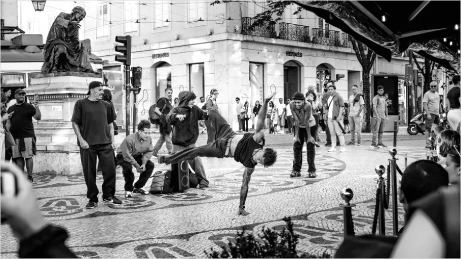 Detail Breakdancer Street Performance Photo Number 13