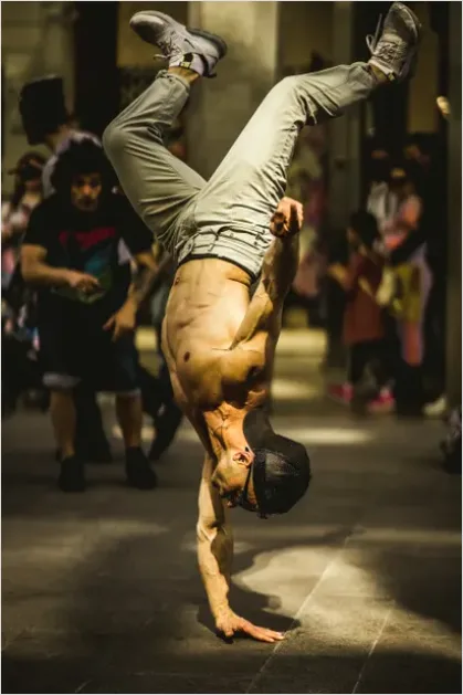 Detail Breakdancer Street Performance Photo Number 6