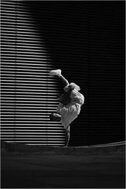 Detail Breakdancer Street Performance Photo Number 8