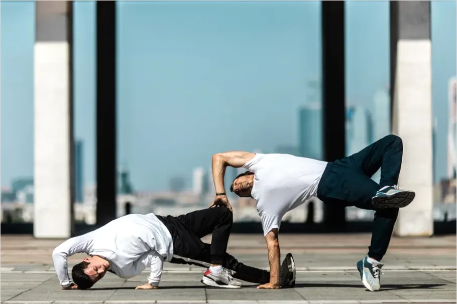 Detail Breakdancer Street Performance Photo Number 9