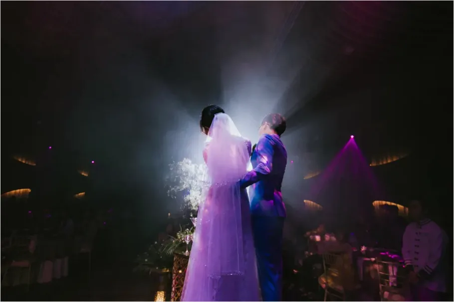 Detail Bride And Groom First Dance Photo Number 12