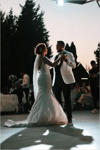Detail Bride And Groom First Dance Photo Number 4