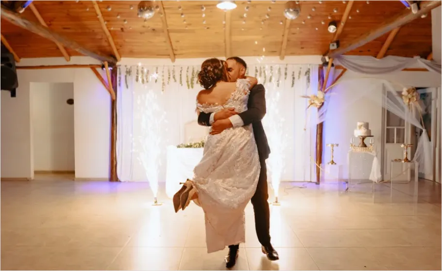 Detail Bride And Groom First Dance Photo Number 5