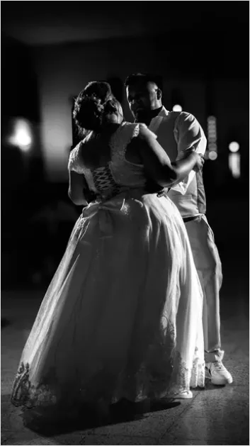 Detail Bride And Groom First Dance Photo Number 6