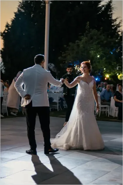 Detail Bride And Groom First Dance Photo Number 7