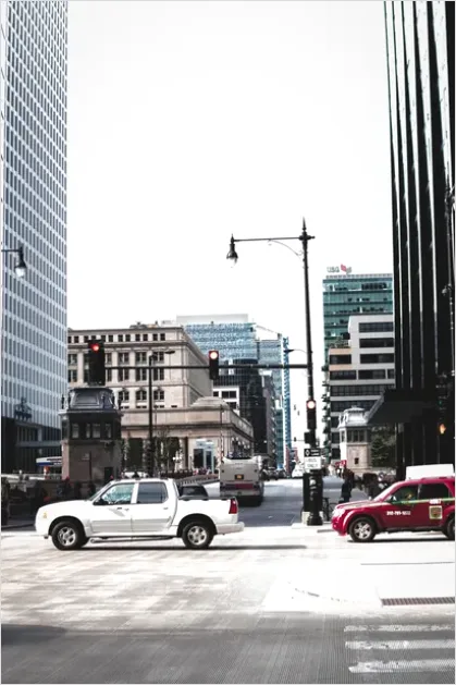 Detail Busy City Street Traffic Photo Number 14
