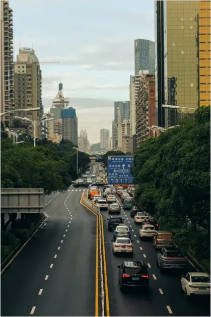 Detail Busy City Street Traffic Photo Number 8