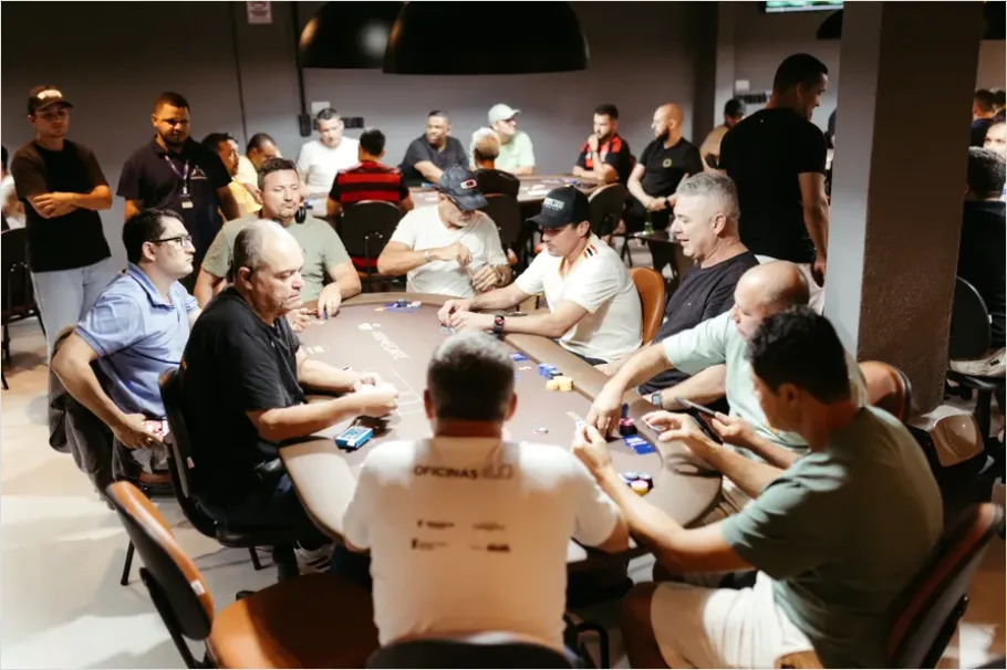 Detail Card Game Tournament Table Photo Number 3