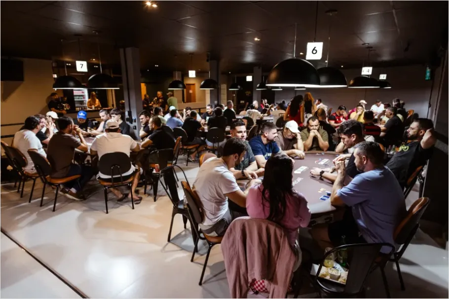 Detail Card Game Tournament Table Photo Number 4