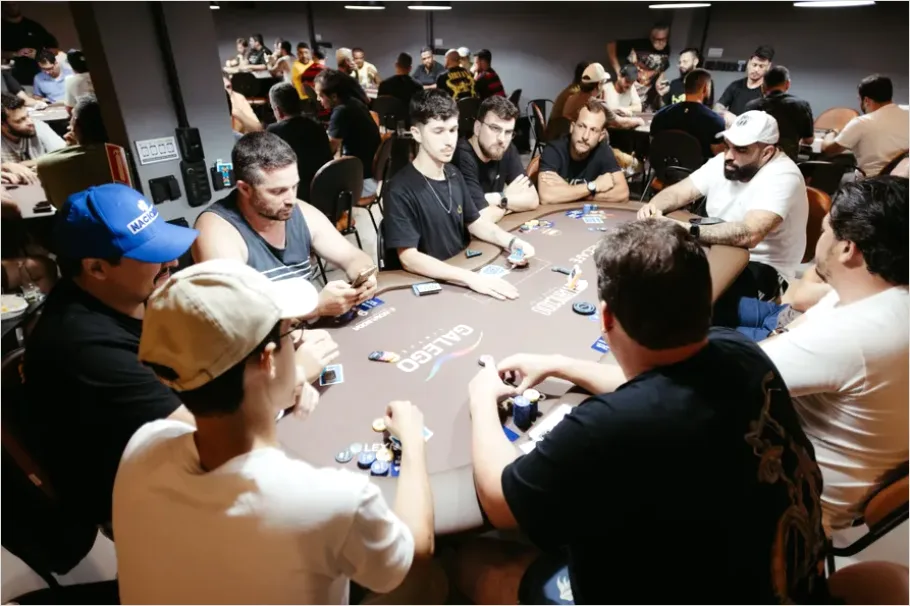 Detail Card Game Tournament Table Photo Number 5