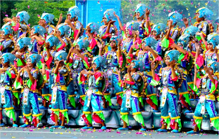 Detail Carnival Parade Dancers Photo Number 13