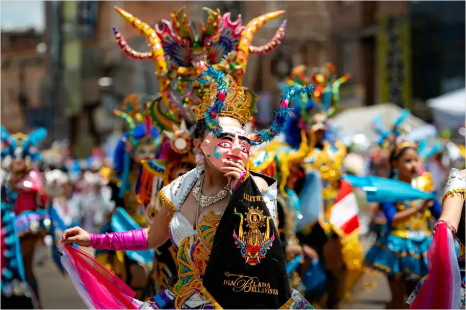 Detail Carnival Parade Dancers Photo Number 15