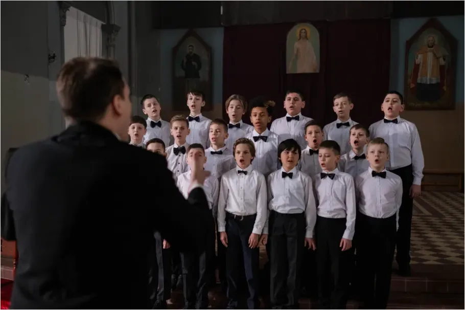 Detail Choir Singing In Concert Photo Number 12