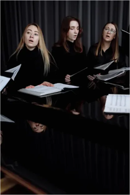 Detail Choir Singing In Concert Photo Number 15