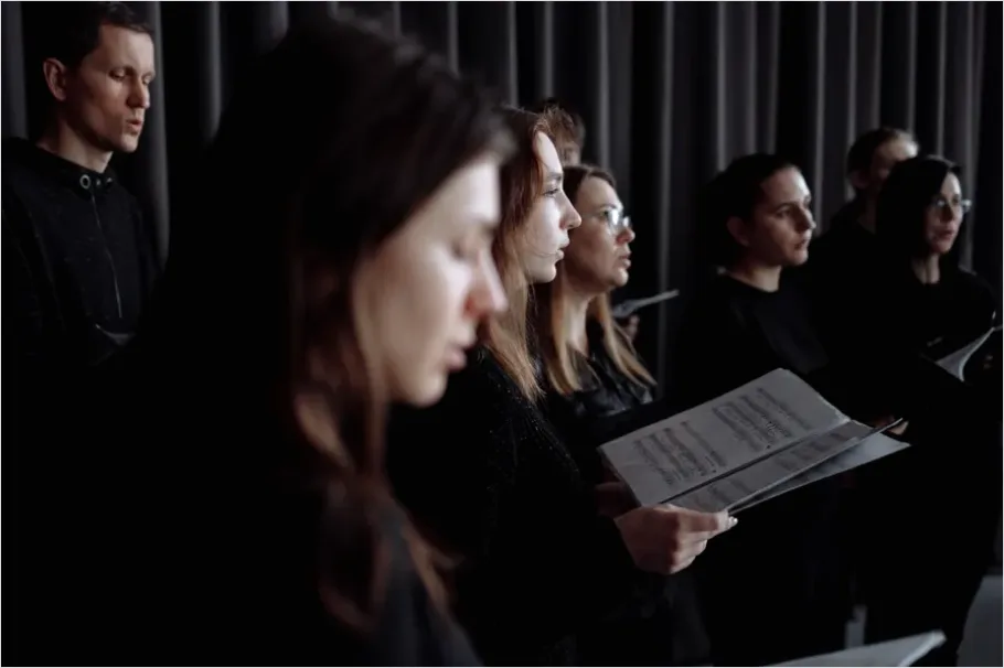 Detail Choir Singing In Concert Photo Number 6
