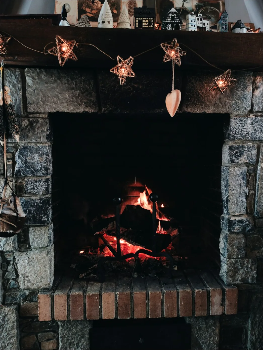 Detail Christmas Fireplace Stockings Cozy Night Number 12