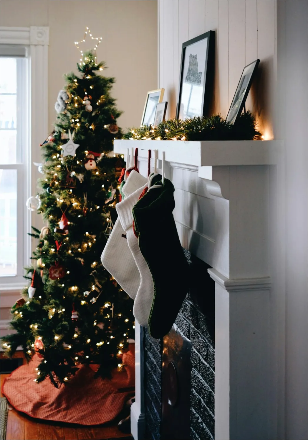 Detail Christmas Fireplace Stockings Cozy Night Number 13