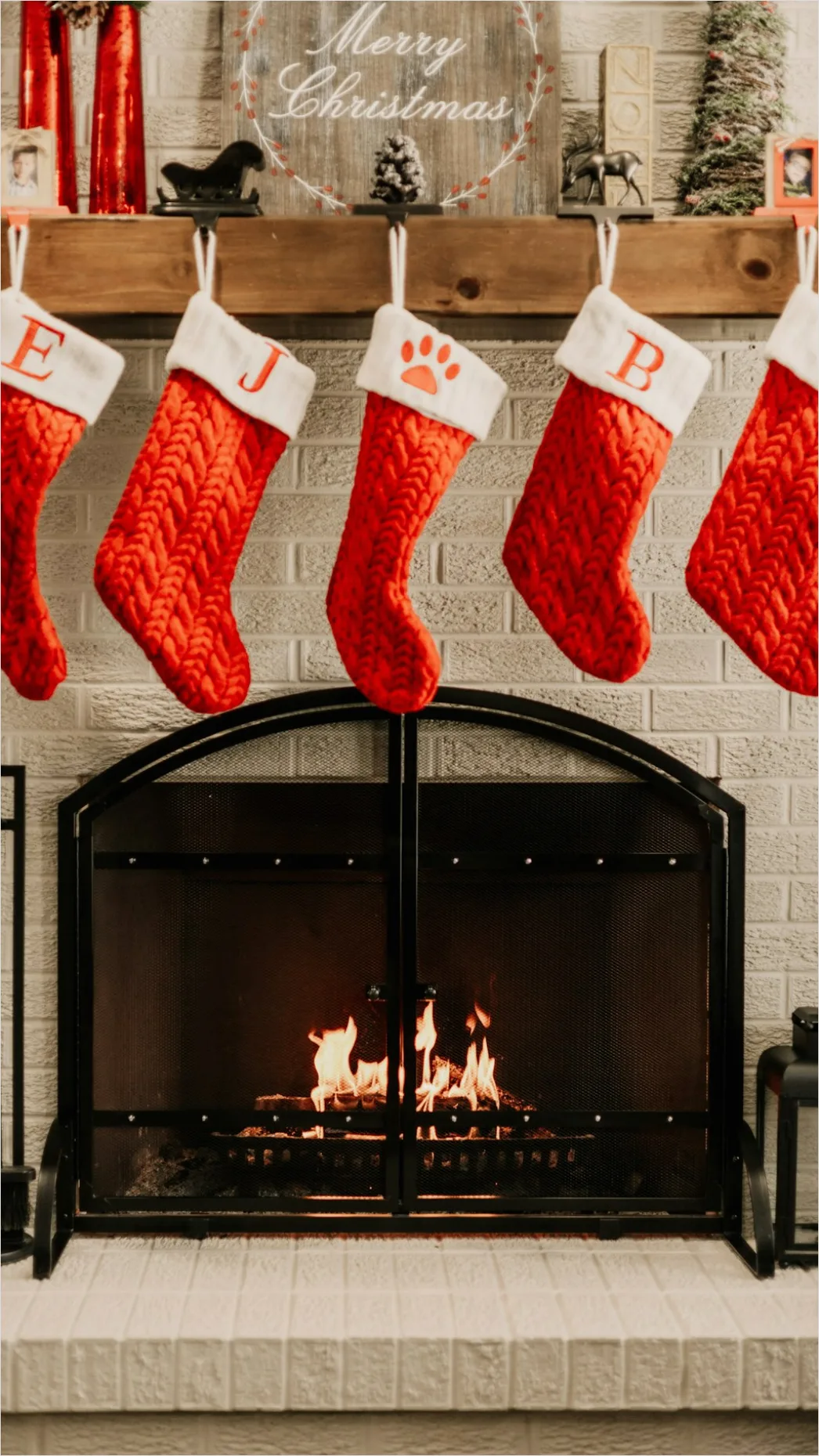 Detail Christmas Fireplace Stockings Cozy Night Number 4