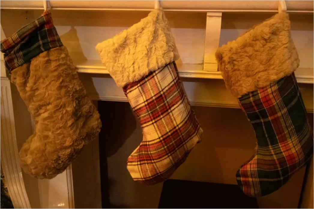 Detail Christmas Fireplace Stockings Cozy Night Number 10