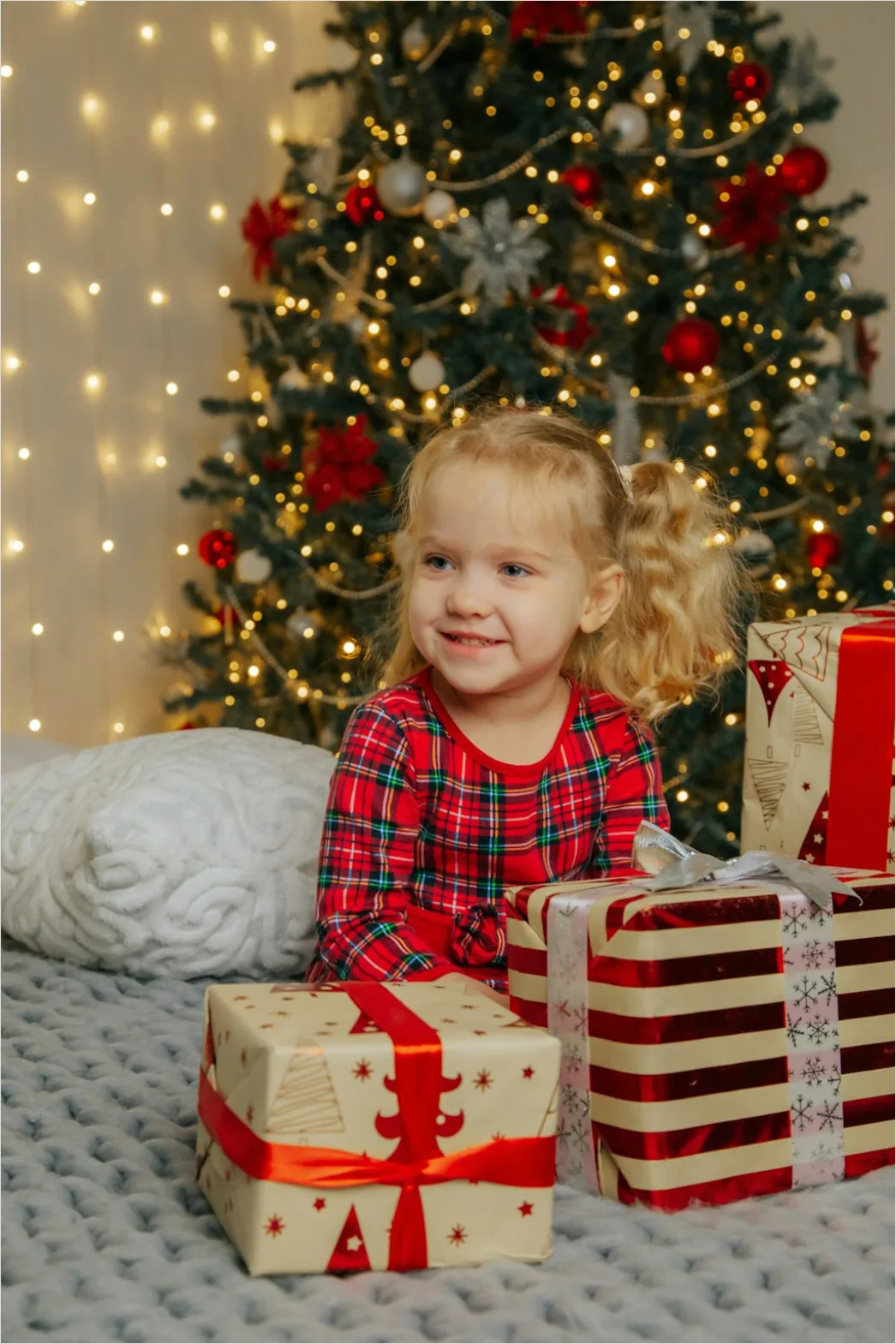 Detail Christmas Morning Gift Opening Candid Number 12