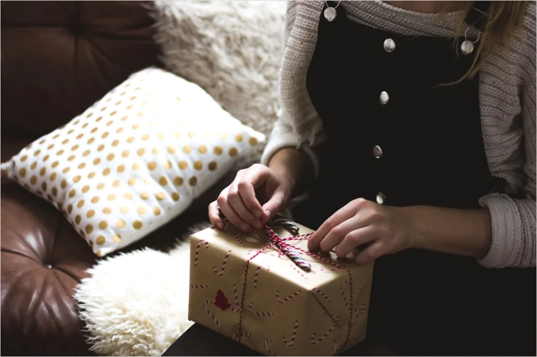 Detail Christmas Morning Gift Opening Candid Number 9
